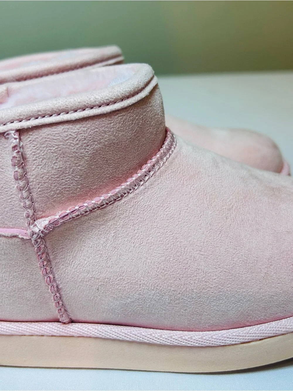 Juicy Couture Kids Light Pink Suede Short Boots NEW IN BOX size kids 10